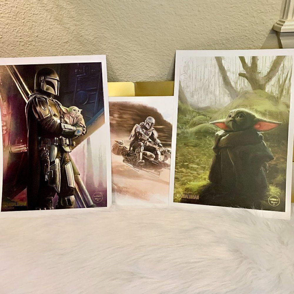 3 Picture SET NEW The Mandalorian Lithograph Set Baby Yoda & Mando & Gold Folder
